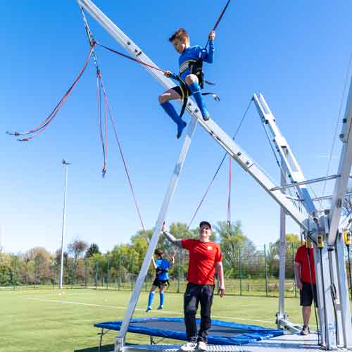 images/bausteine/bungeetrampolin-event-teamevent-firmenfeier-incentive-teamchallenge-von-abenteuer-erleben-aus-speyer.jpg#joomlaImage://local-images/bausteine/bungeetrampolin-event-teamevent-firmenfeier-incentive-teamchallenge-von-abenteuer-erleben-aus-speyer.jpg?width=500&height=500
